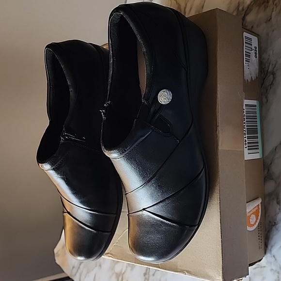 NWT Clarks Black Leather Slip on Side Zip Loafer Shoe Size 11 Wide - Picture 13 of 15